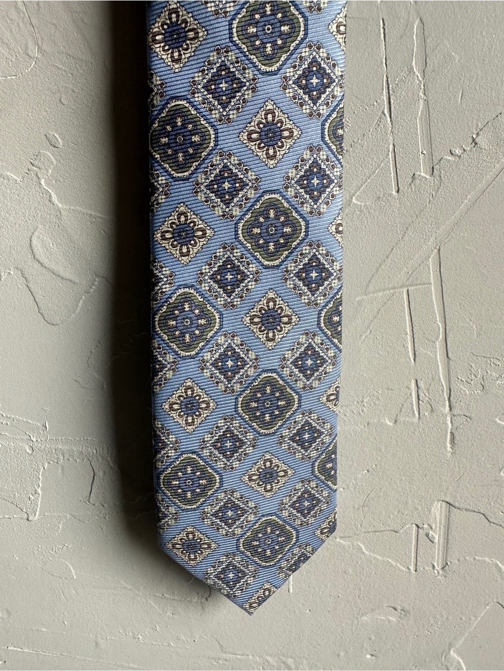 Joseph Abboud 100% Silk Blue Medallion Geometric Tie Old Money Preppy Menswear